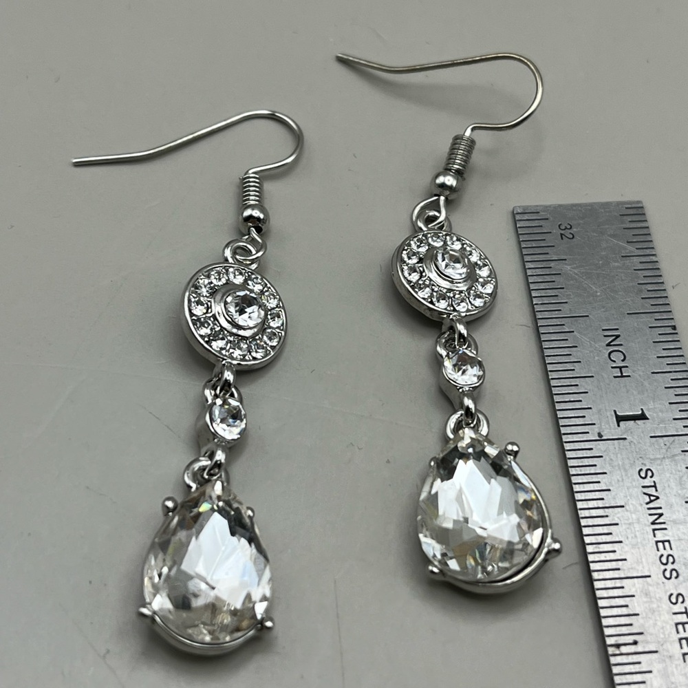 Elegant Silver Drop Earrings - Picture 3 of 3